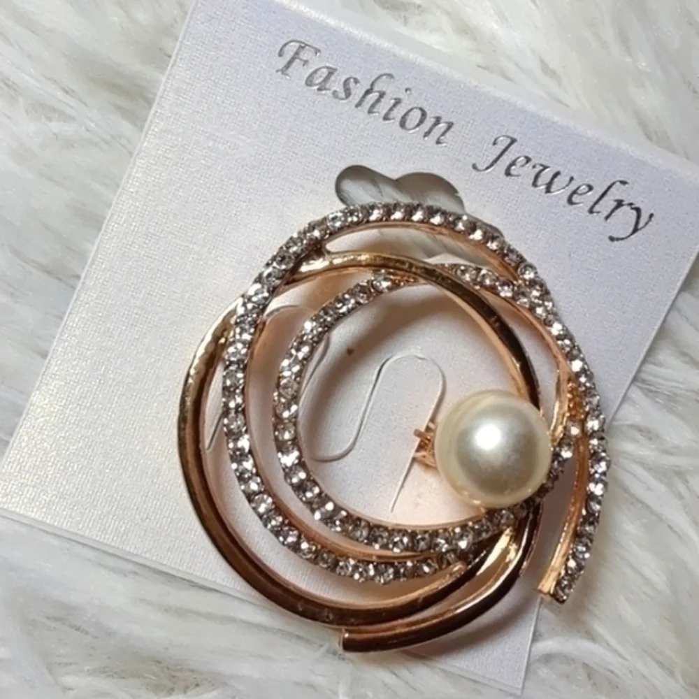 Icy Pearly Focal Spiral Brooch Pin- Gold Tone